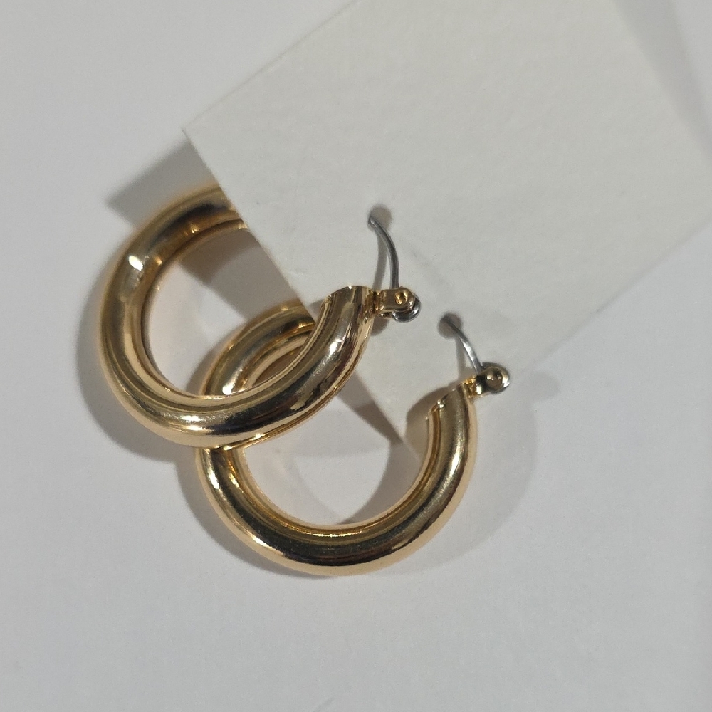 Elegant Gold Hoop Earrings – Timeless Polished Classic Women Jewelry - 1-inch - Picture 3 of 9
